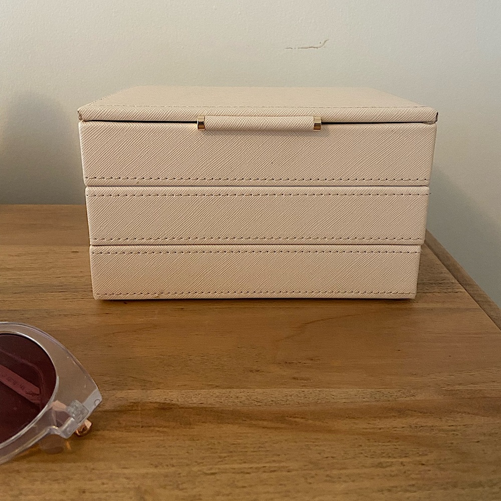 NWOT Cupcakes and Cashmere Jewelry Box